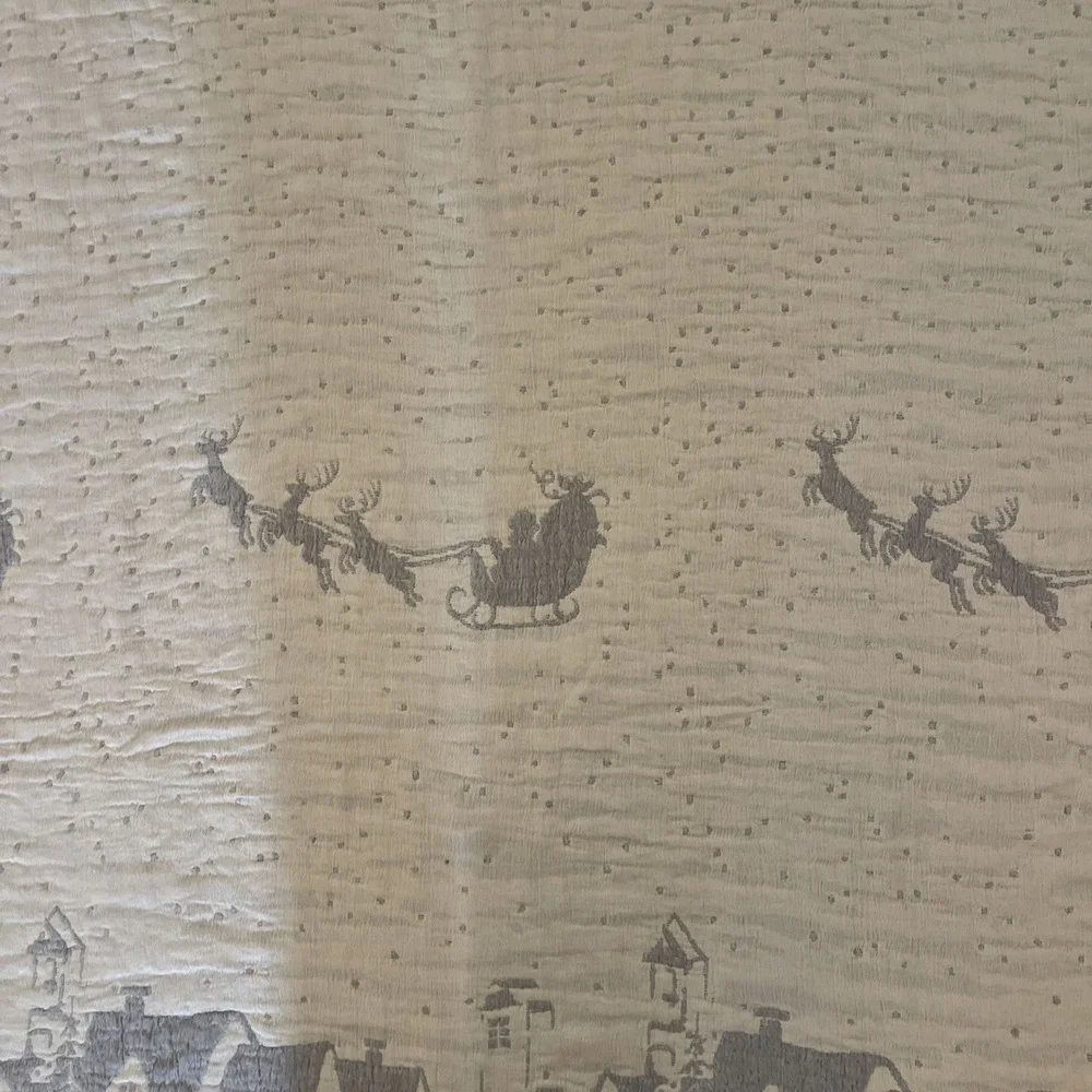 Piscatextil Blanket Santa's‎ Sleigh Flying Over Neighborhood Blue And White